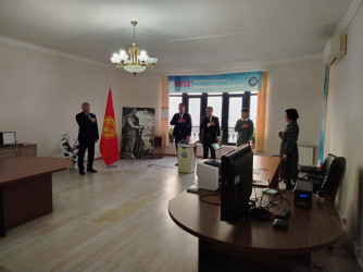 В Кыргызстане проходит голосование на досрочных парламентских выборах