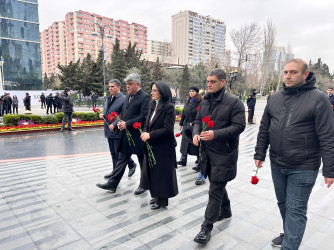 Коллектив Бакинского филиала МИМРД МПА СНГ посетил памятник жертвам Ходжалинского геноцида