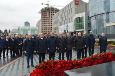 Официальные лица государства и правительства посетили памятник жертвам Ходжалинского геноцида