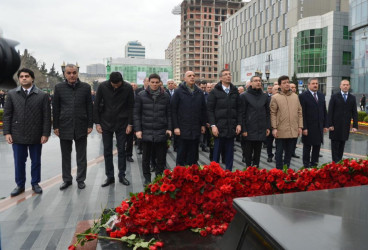 Официальные лица государства и правительства посетили памятник жертвам Ходжалинского геноцида
