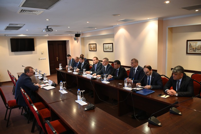 MDB PA-dan olan müşahidəçilər parlament seçkilərində iştirak edən partiyaların rəhbərliyi ilə Minskdə görüşlər keçiriblər
